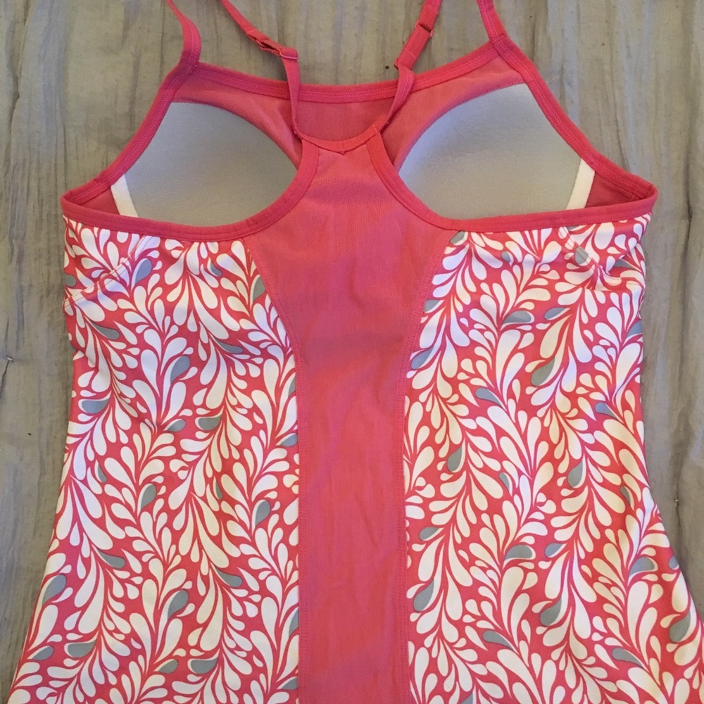 Moving Comfort top